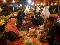 Pasar Cibinong Heboh! Pagar Putih Ini Ubah Kebiasaan Sehari-hari