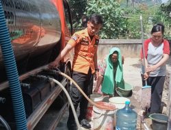 2.000 Warga bogor Terdampak Kekeringan, BPBD Pasok 15 Ribu Liter Air Bersih