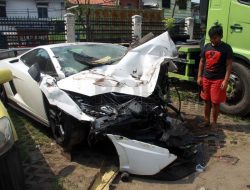 Lamborghini Konvoi di Tol Celaka hingga Porak-poranda