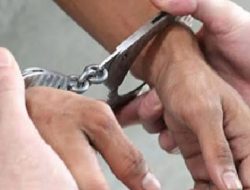 Tertangkap Warga, Maling Motor di Bogor Diceburin ke Comberan