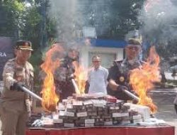 Jutaan Batang Rokok dan Miras Ilegal di Kabupaten Bogor Dimusnahkan