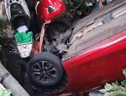 Mobil Nyungsep ke Kali di Bogor gara-gara Sopir Salah Injak Pedal