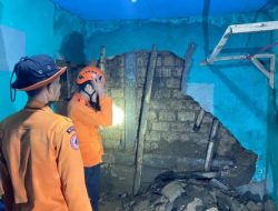 Hujan Deras Bikin Banjir di Cigombong Bogor, Dinding Rumah Warga Jebol